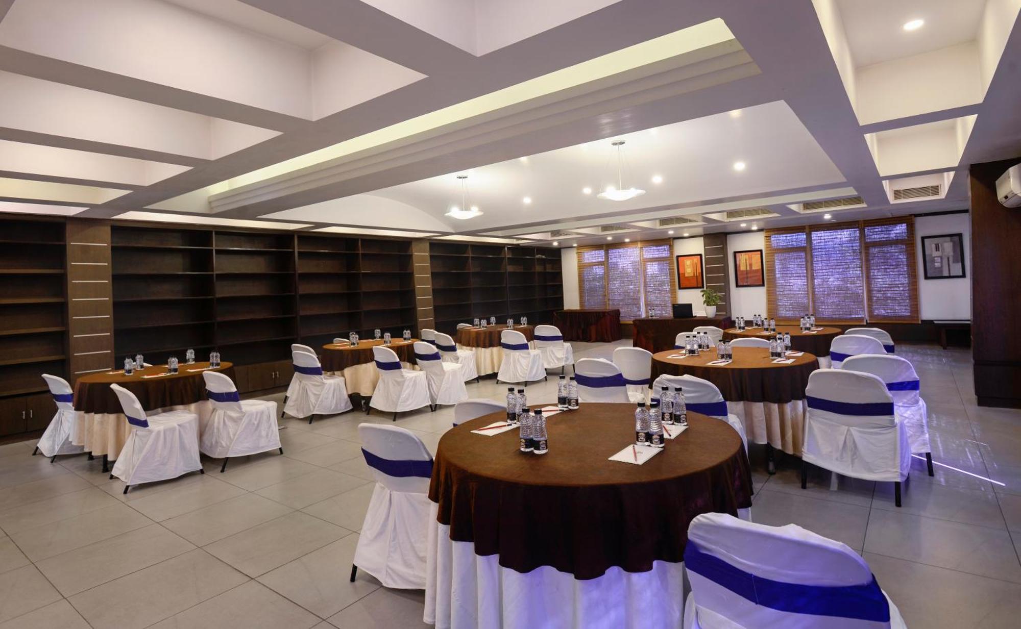 Treehouse Hotel Club & Spa Dharuhera Exterior photo