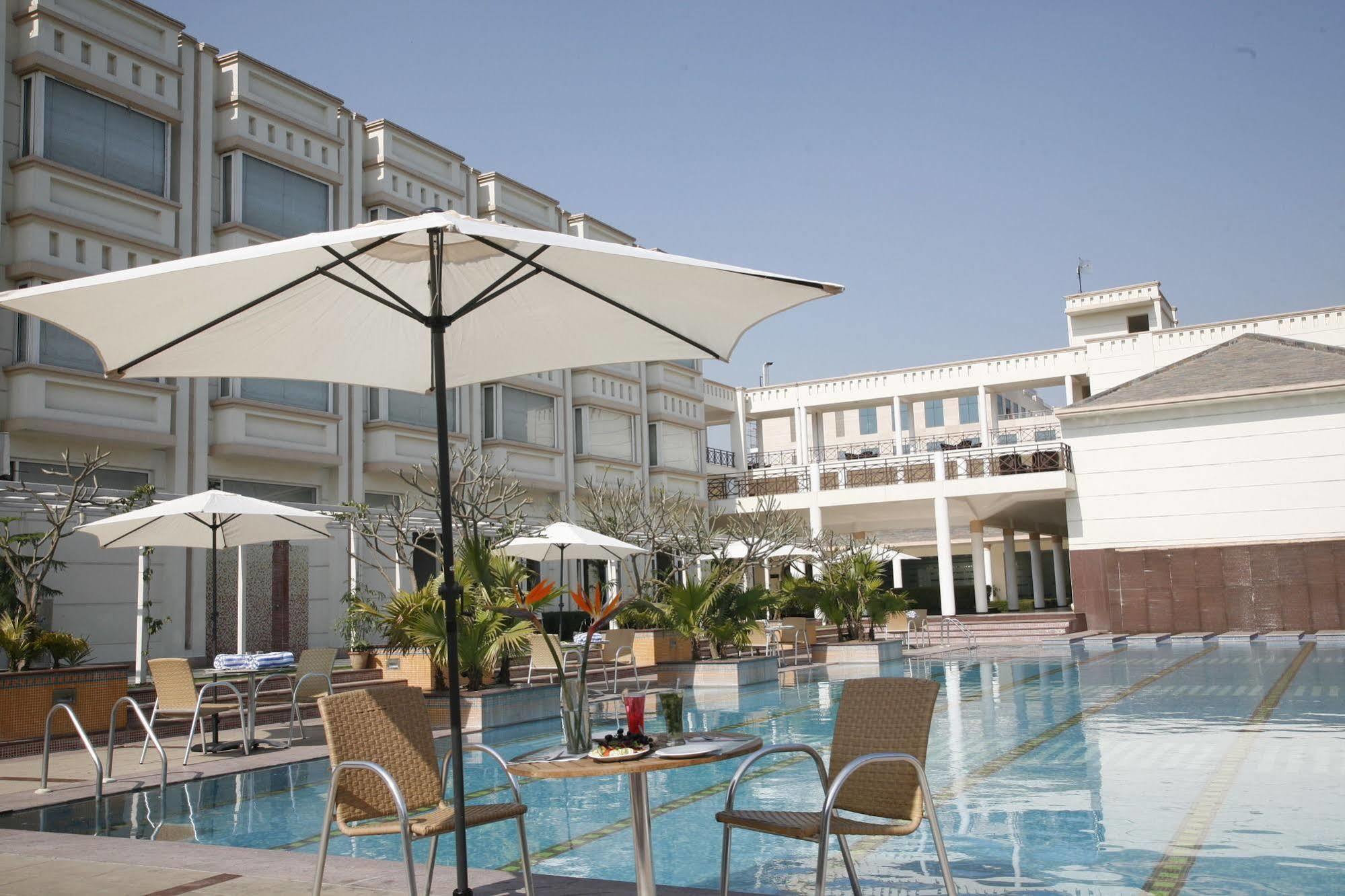 Treehouse Hotel Club & Spa Dharuhera Exterior photo